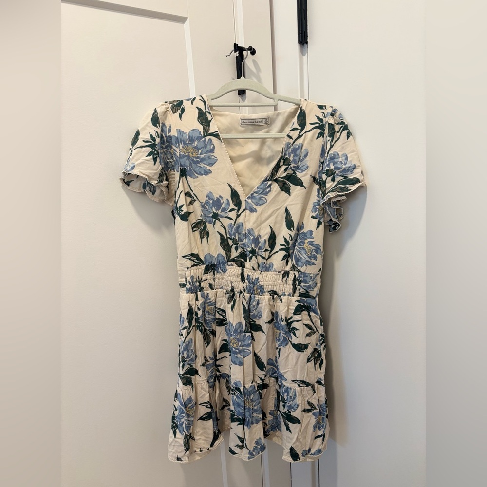 Abercrombie & Fitch floral v-neck mini dress